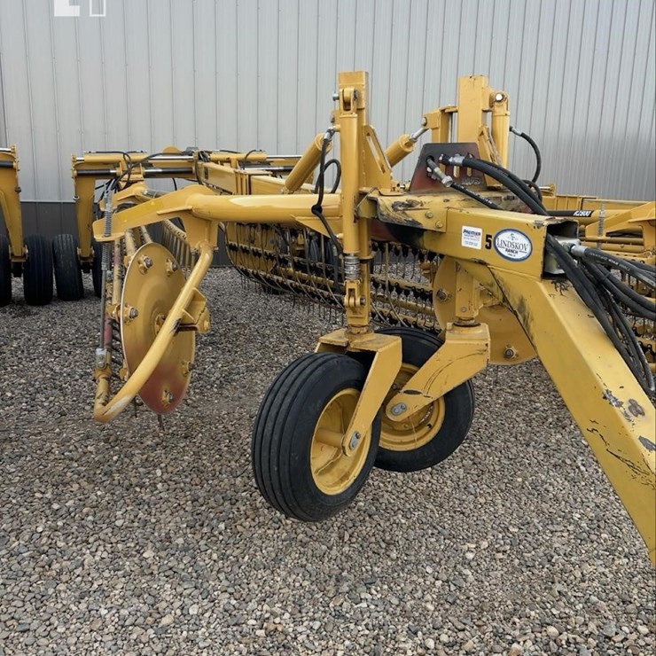 2023 VERMEER R2800