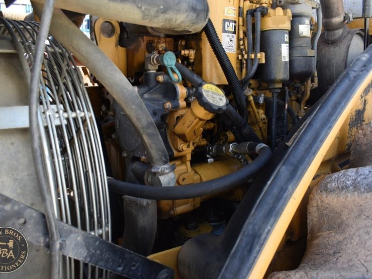 2014-caterpillar-cp56b-image-33