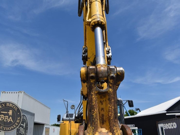 2015-komatsu-pc308us-lc-3e0-image-23