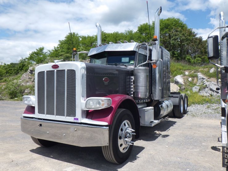 2018-peterbilt-389-image-1