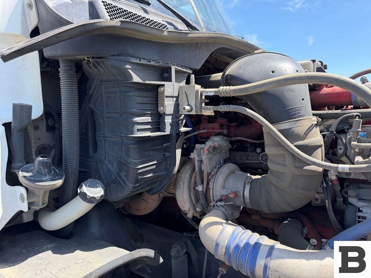 2016-freightliner-cascadia-125-image-51