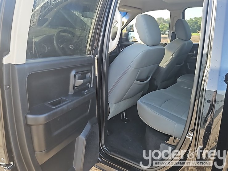 2013-dodge-1500-image-18