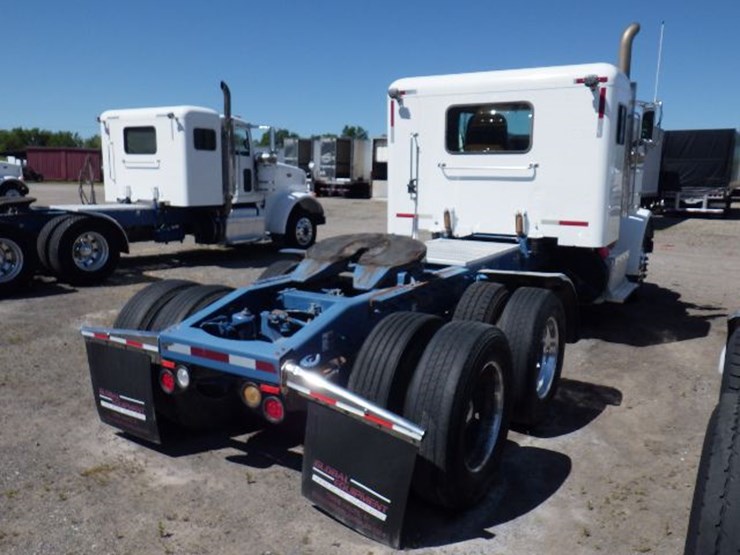 2012-peterbilt-367-image-9