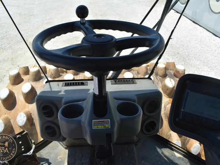 2014-caterpillar-cp56b-image-40