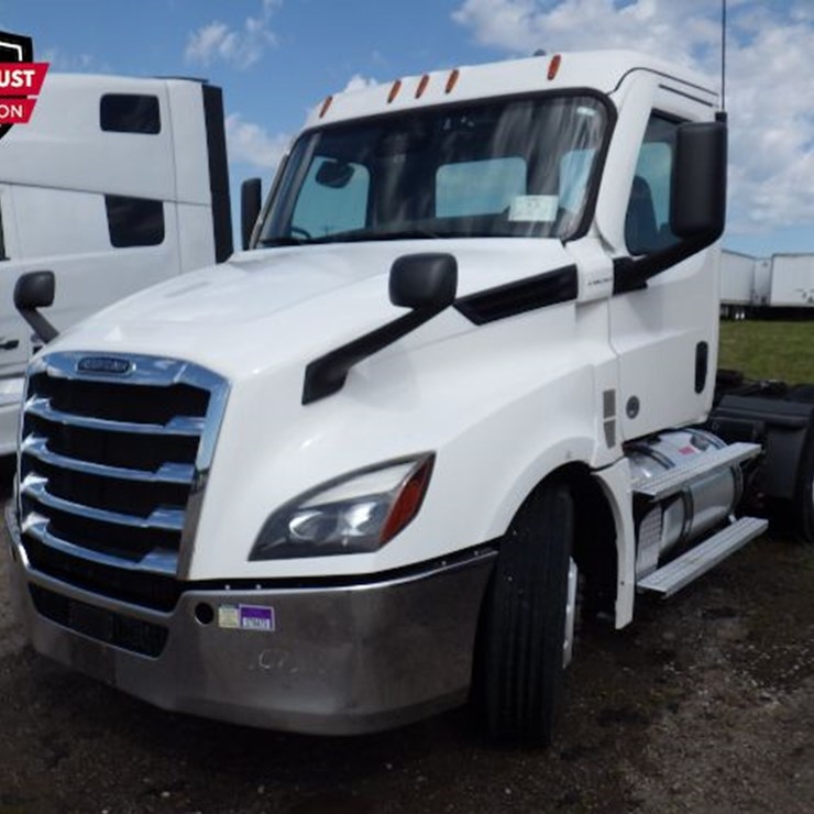 2020 FREIGHTLINER CASCADIA 126