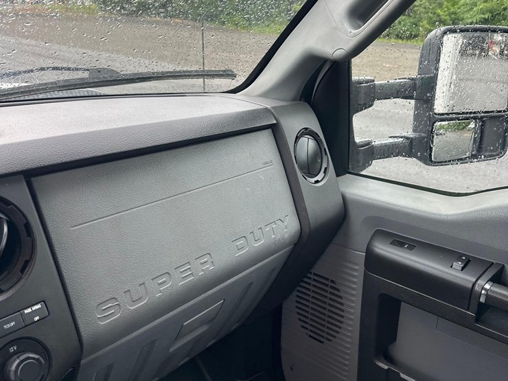 2016-ford-f550-xl-image-32