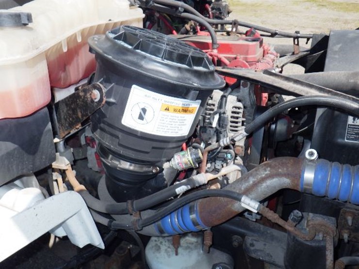 2016-freightliner-m2-106-image-19
