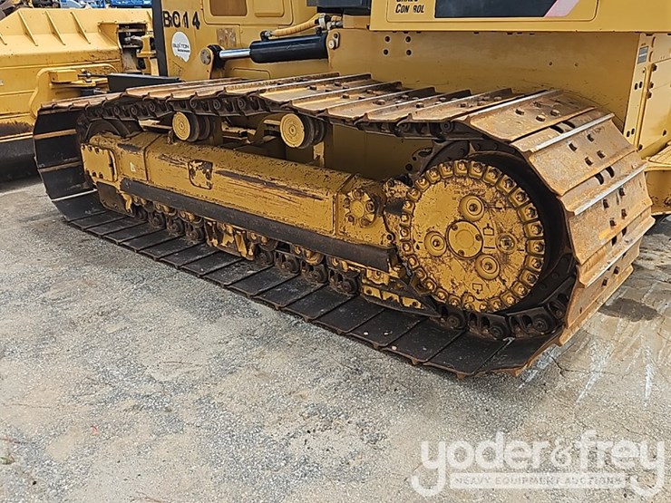 2017-caterpillar-d6k2-lgp-image-12