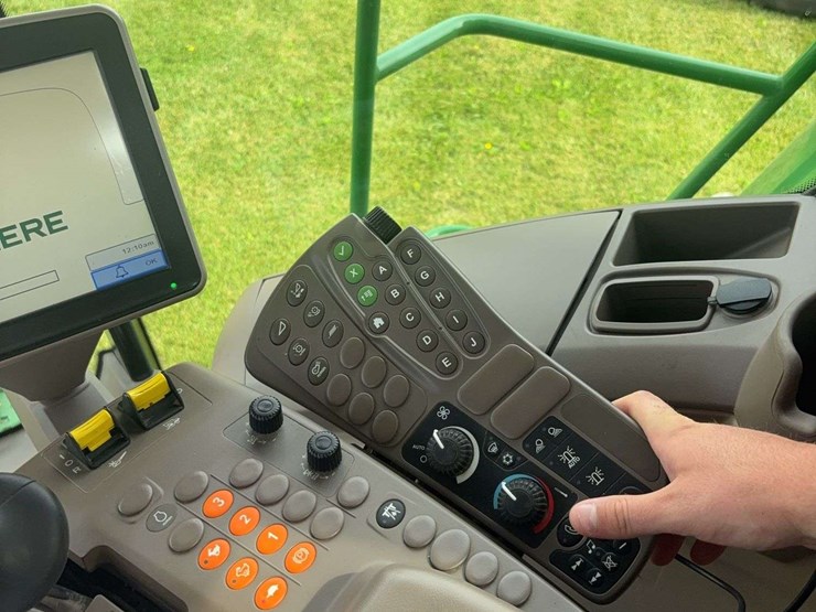 2013-john-deere-s670-image-41