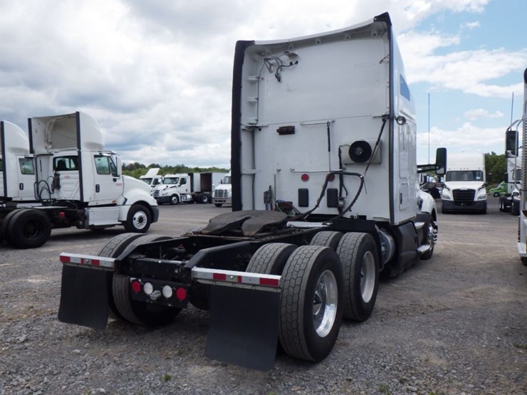 2016-kenworth-t680-image-13