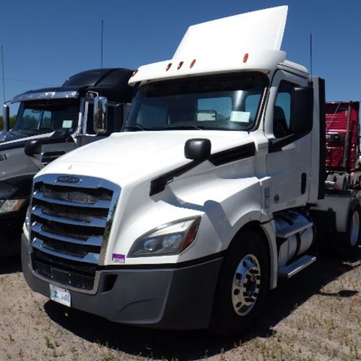 2018 FREIGHTLINER CASCADIA 126