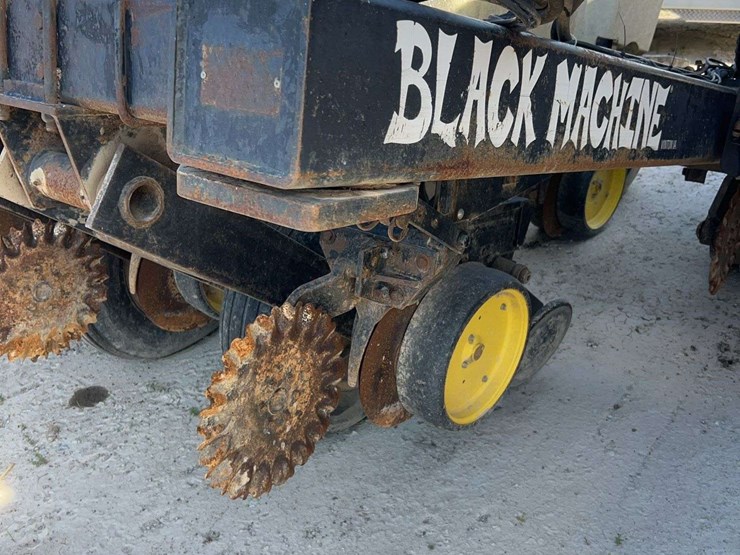 black-machine-12-13-image-5