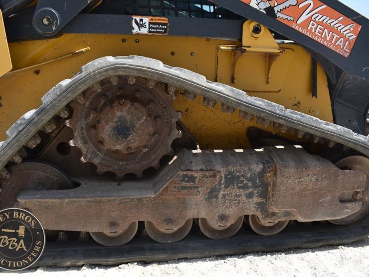 2019-deere-317g-image-25
