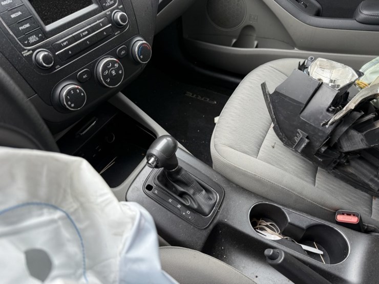 2016-kia-forte-sedan-image-23