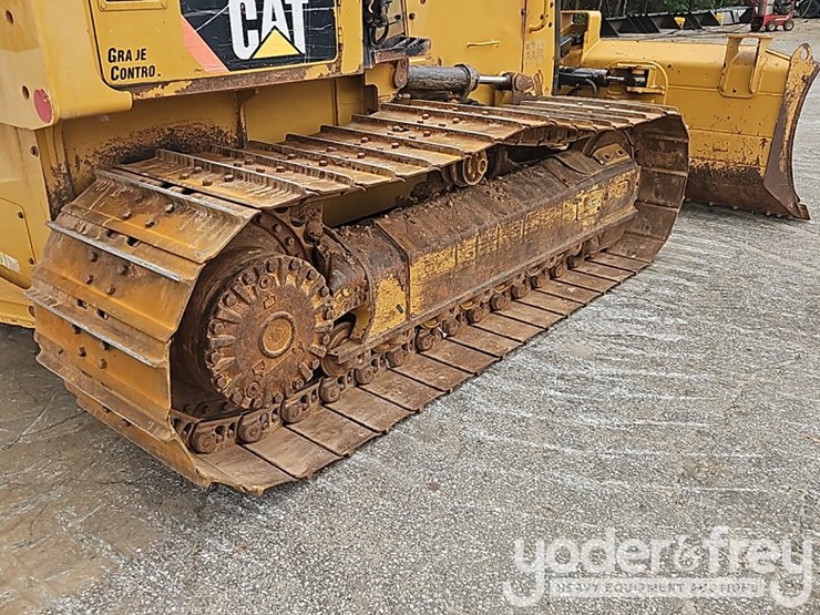 2016-caterpillar-d5k2-lgp-image-13