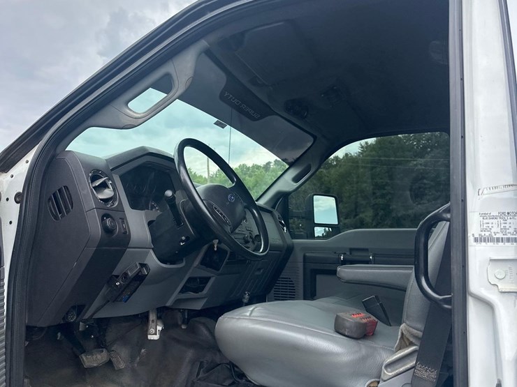 2013-ford-f750-image-35