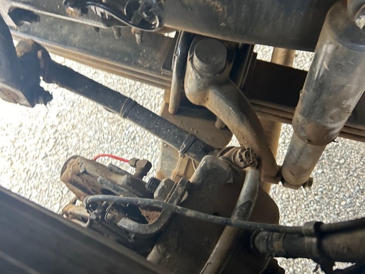 2016-mack-granite-gu713-image-8