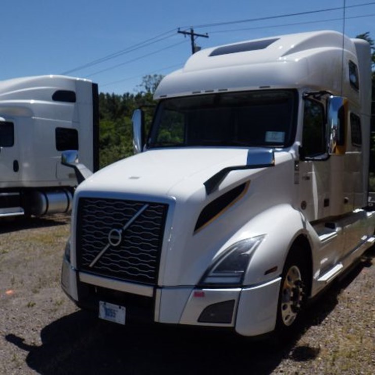 2022 VOLVO VNL860