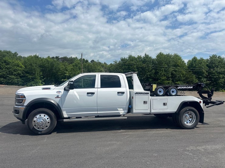 2026-dodge-ram-5500-image-2