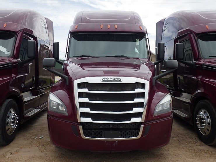 2021-freightliner-cascadia-126-image-2