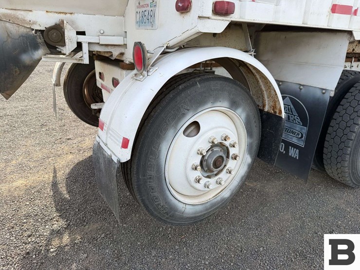 1989-freightliner-fld120-image-36