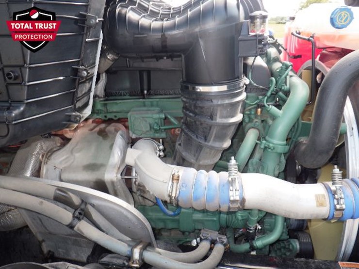 2025-volvo-vnl860-image-27