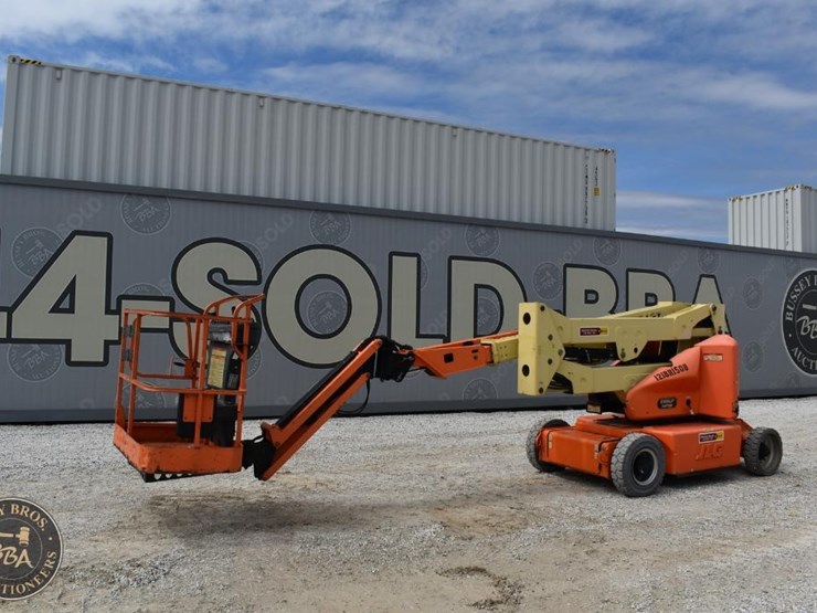 2012-jlg-e400ajpn-image-4