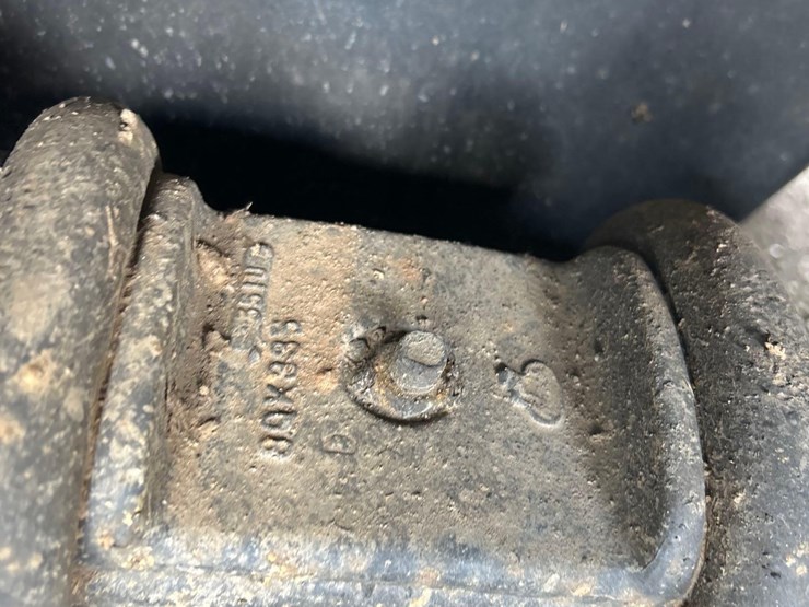 2016-mack-granite-gu713-image-32