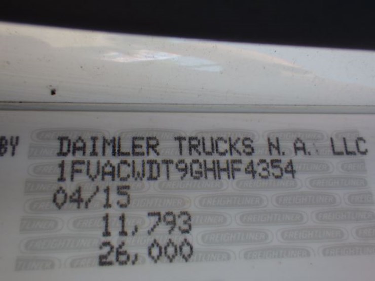 2016-freightliner-m2-106-image-14