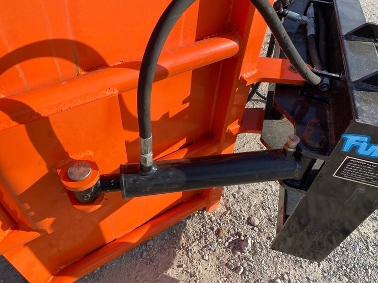 new---skidsteer-bale-grabber-image-8