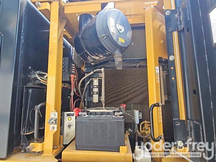 2018-caterpillar-335fl-image-18
