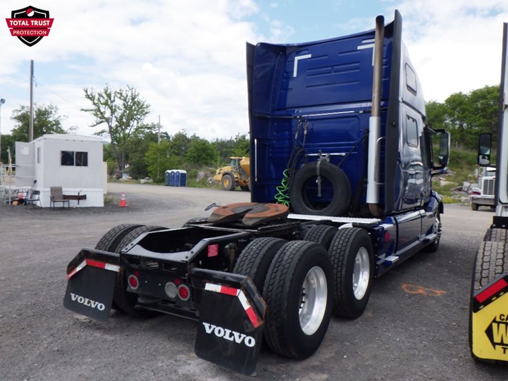 2022-volvo-vnl860-image-13