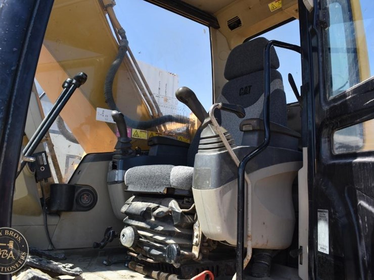 2005-caterpillar-320cl-image-54
