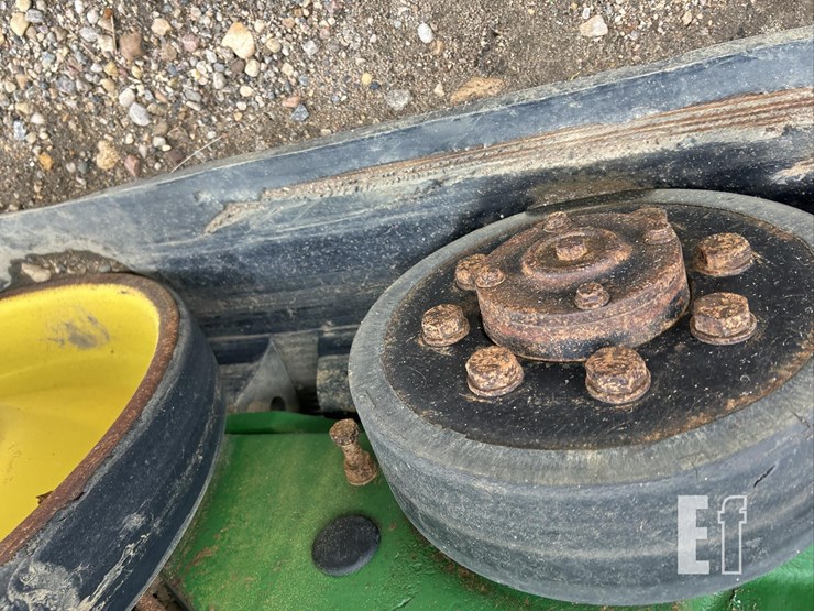 2004-john-deere-8220t-image-40