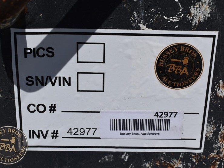 2019-deere-317g-image-46