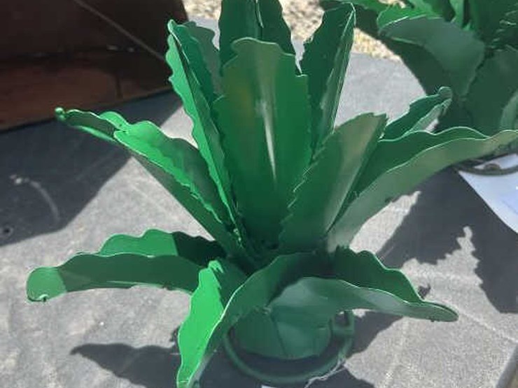 #275-•-metal-art---small-aloe-plant-image-1