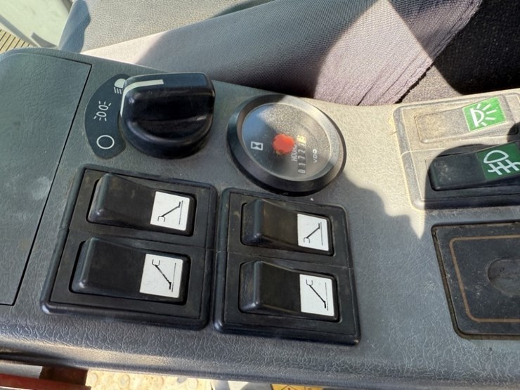 2004-volvo-ew180b-image-32
