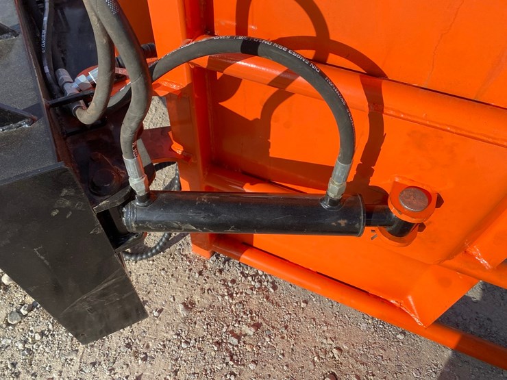 new---skidsteer-bale-grabber-image-9