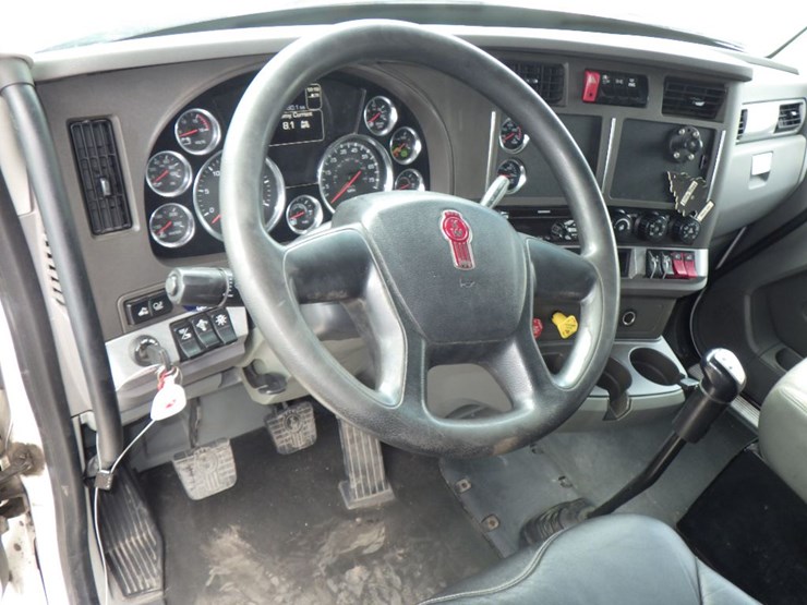 2016-kenworth-t680-image-22
