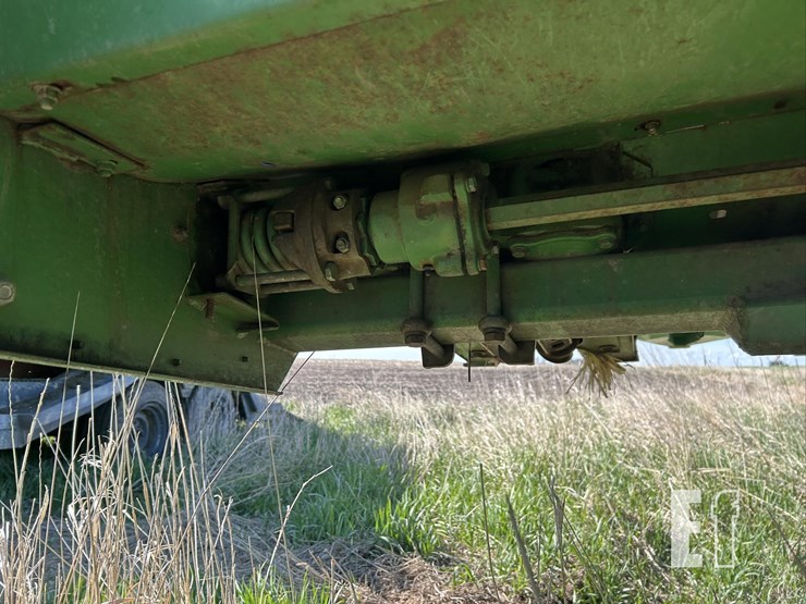 1982-john-deere-843-image-5