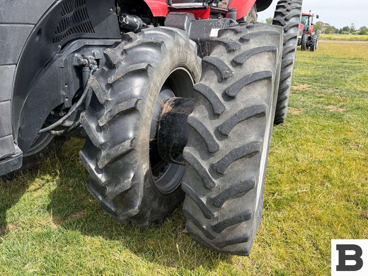 2014-case-ih-magnum-260-cvt-image-18