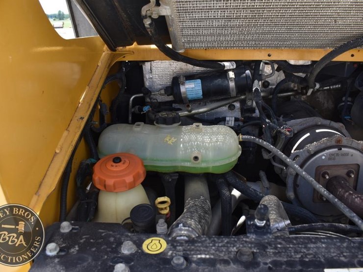 2019-deere-317g-image-30