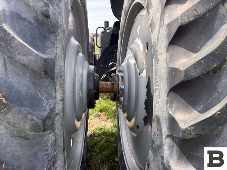 2011-case-ih-magnum-260-image-36