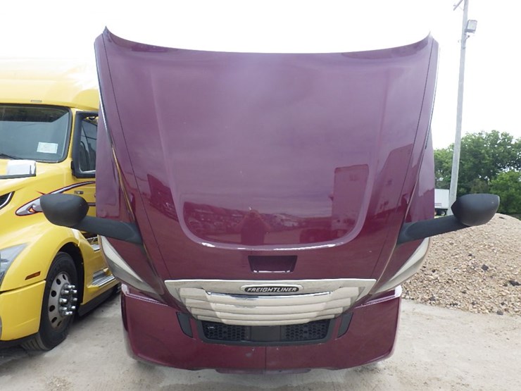 2023-freightliner-cascadia-126-image-27