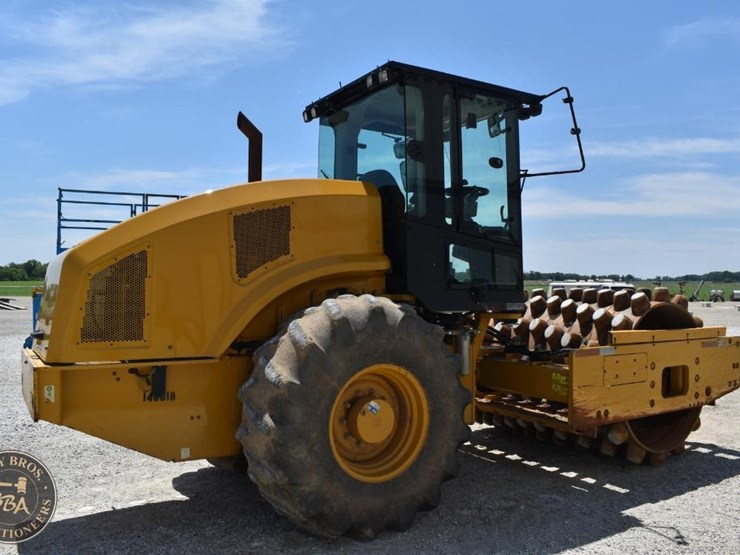 2014-caterpillar-cp56b-image-12