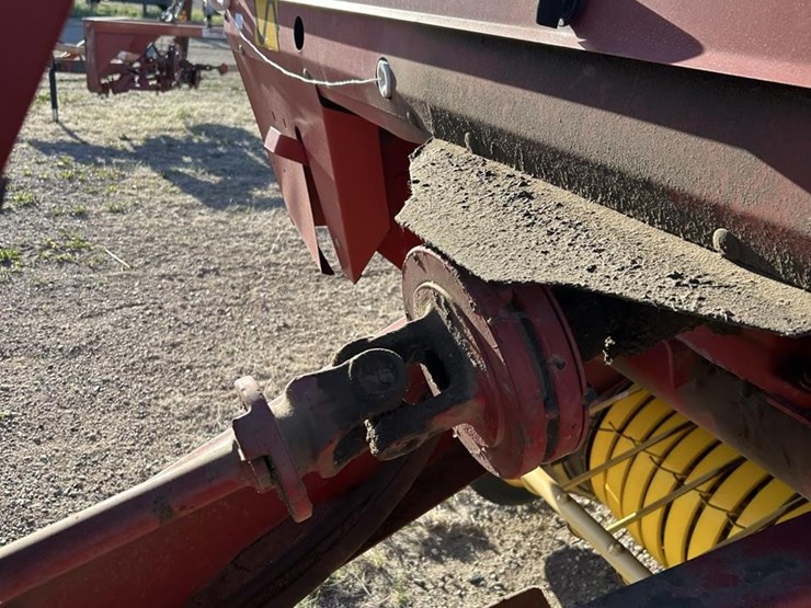new-holland-660-image-13