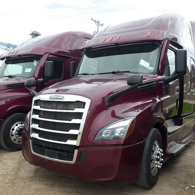 2021 FREIGHTLINER CASCADIA 126