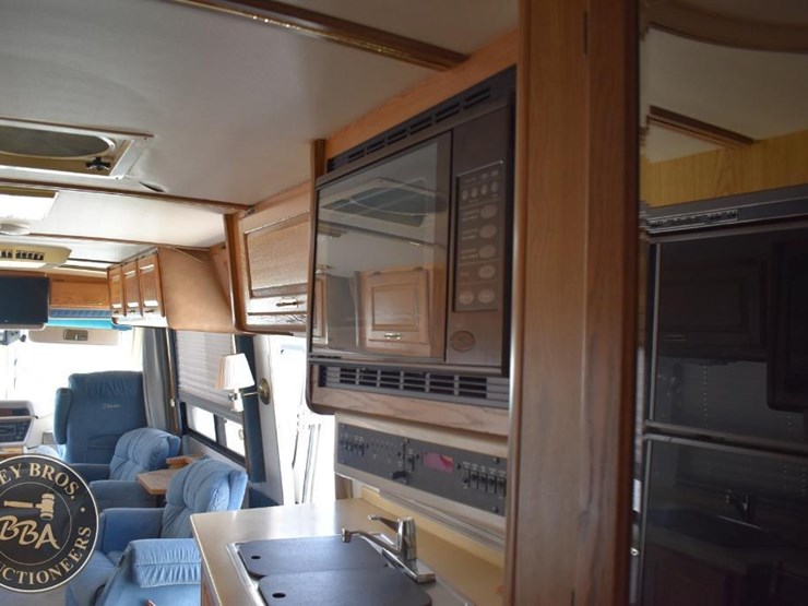 1988-chevrolet-winnebago-42962-image-24