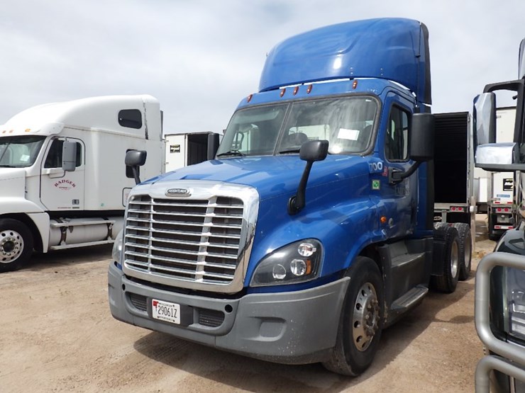 2015-freightliner-cascadia-125-evolution-image-1