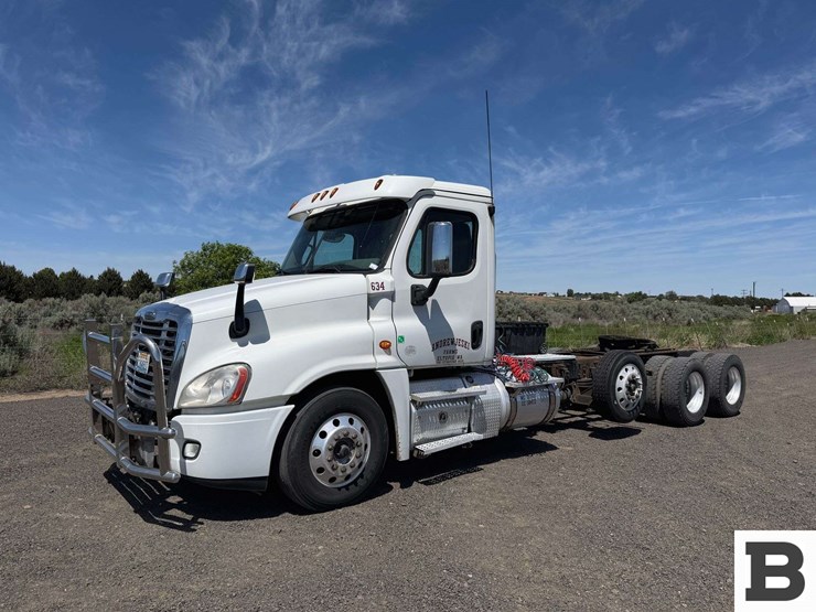 2016-freightliner-cascadia-125-image-1